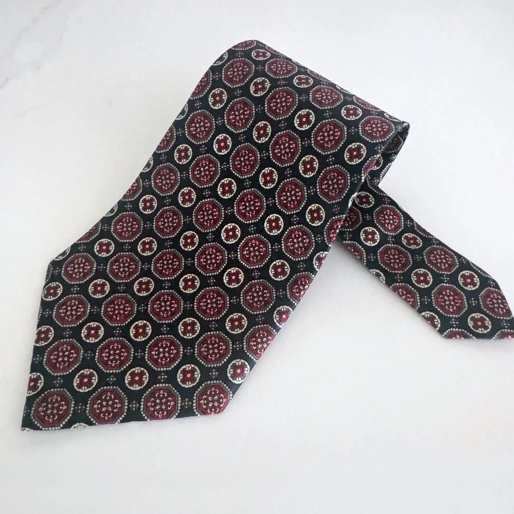 Mercedes High Fashion Medallion Myung Ju Silk Necktie Gray Burgundy Handmade